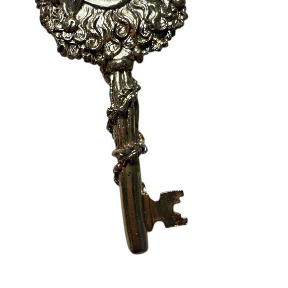 Longaberger 2002 Pewter Santa Key Christmas Ornament with Box - Picture 11 of 15